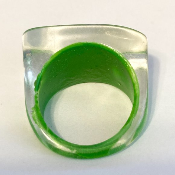 Vintage Lucite Acrylic Ring Size 6 Retro Abstract Hand Painted Green Blue Red - Picture 8 of 12